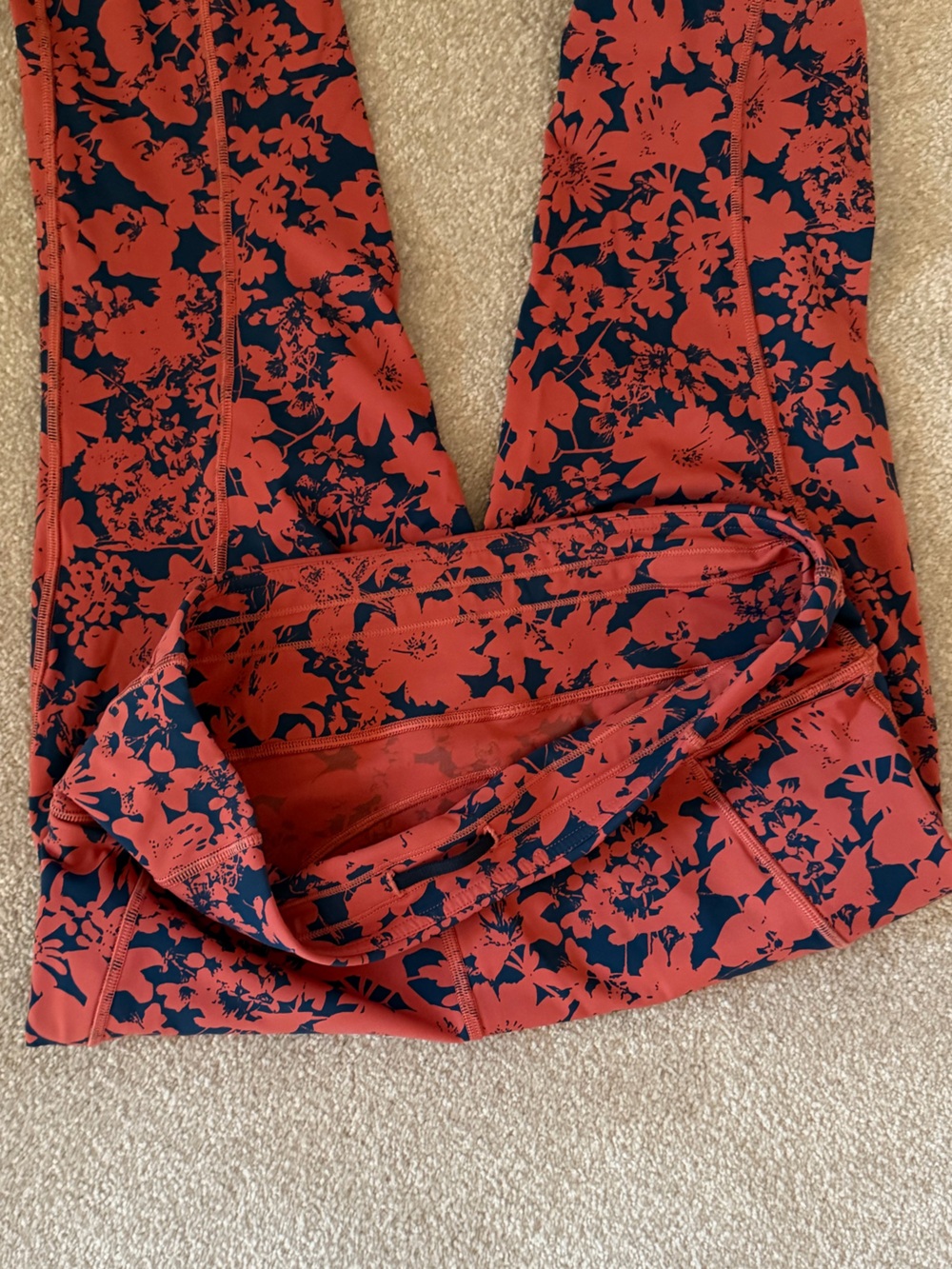 Lululemon rare leggings size 10 - Picture 2 of 6